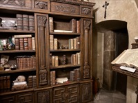 Speculum Alchemiæ bookcase closed